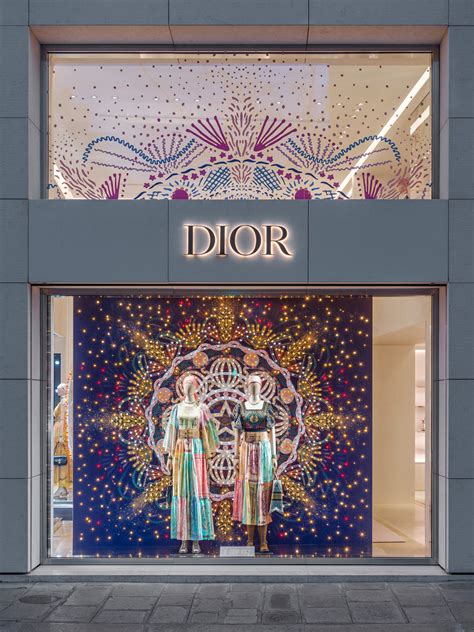 boutique dior windows ahops|dior enchanted windows.